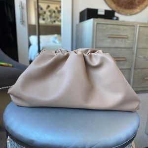 Super cute bag!! (Bottega Veneta dupe)